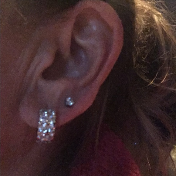 🌷925 Silver Cubic Zirconia Huggie Earrings🌷 - Picture 7 of 7